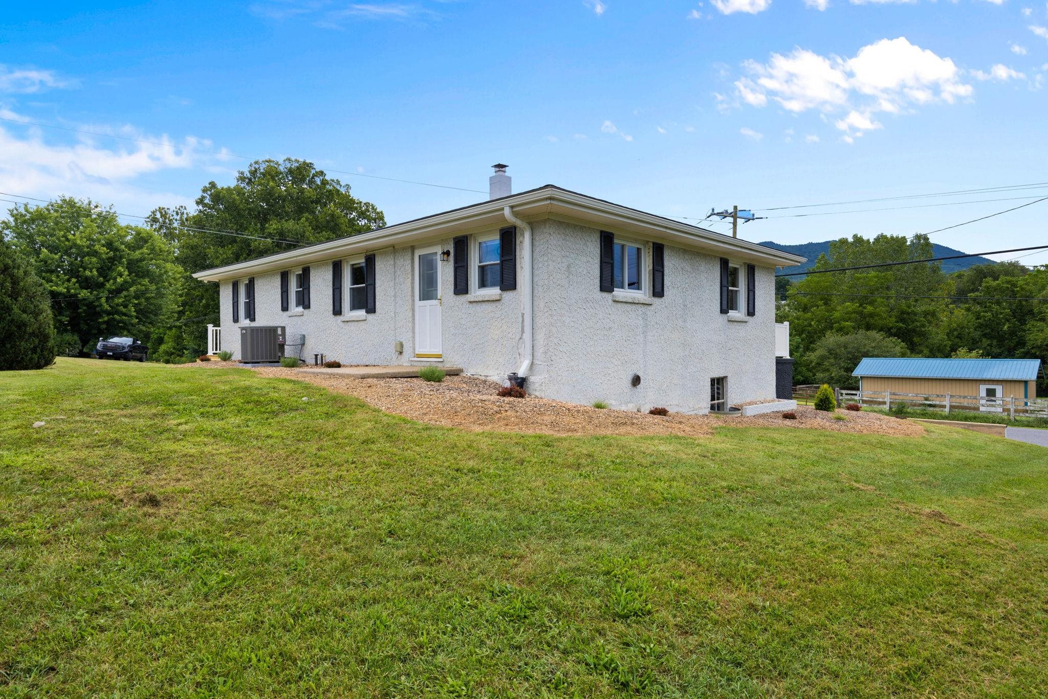 2015 Mountain Valley Road Keezletown, VA 22832 - Photo 8 of 27 Gallery Image 8