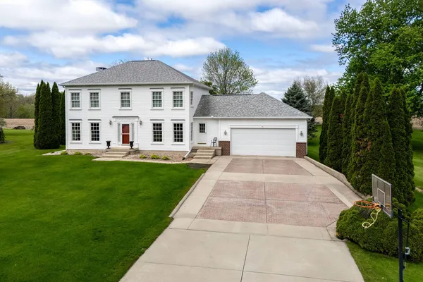 $512,000 | 14 Timberlane Drive, Geneseo, IL 61254