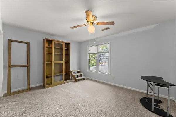 a view of a livingroom with furniture and a ceiling fan