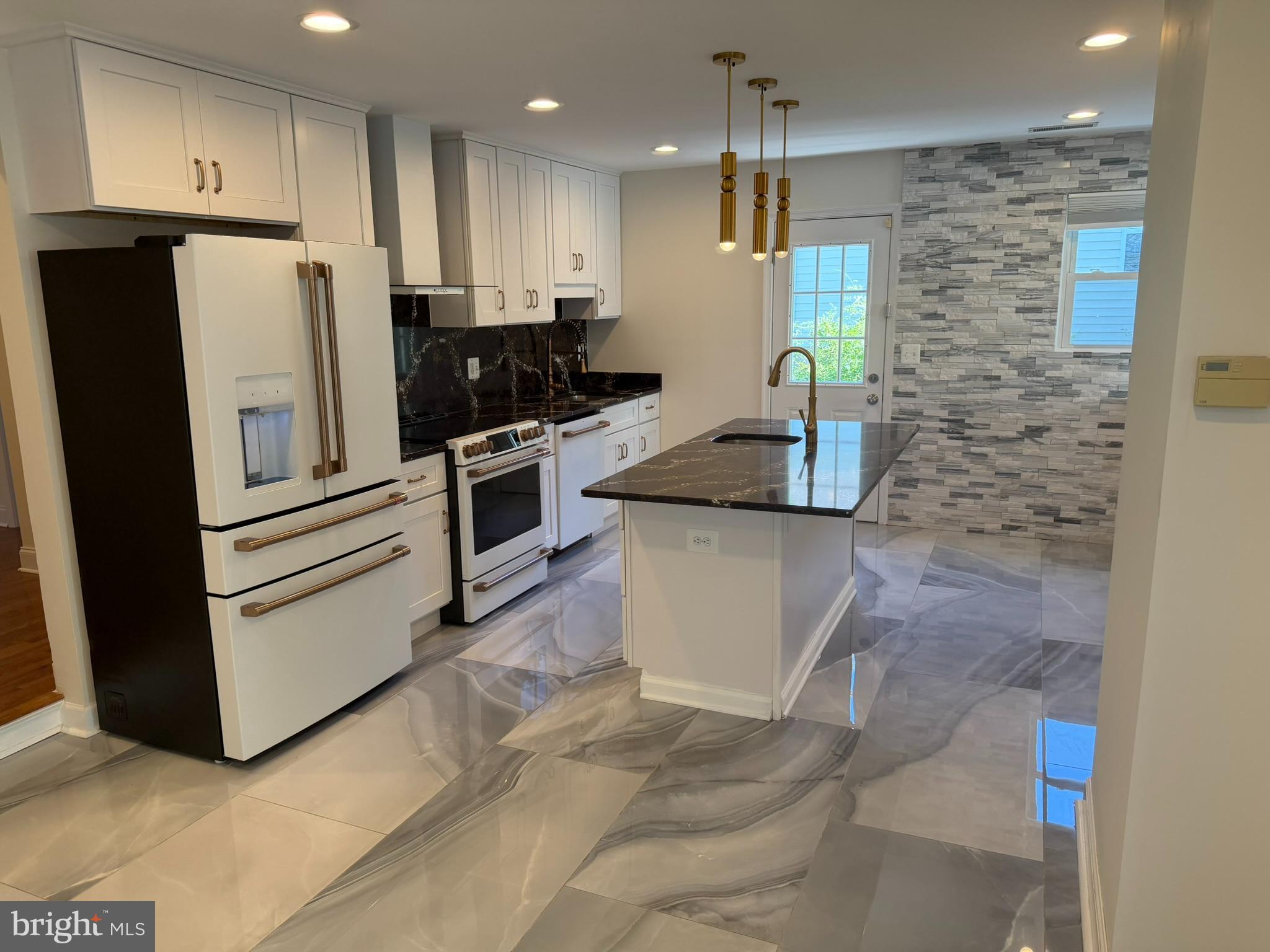 2923 Fairhill Road Fairfax, VA 22031 - Photo 12 of 63