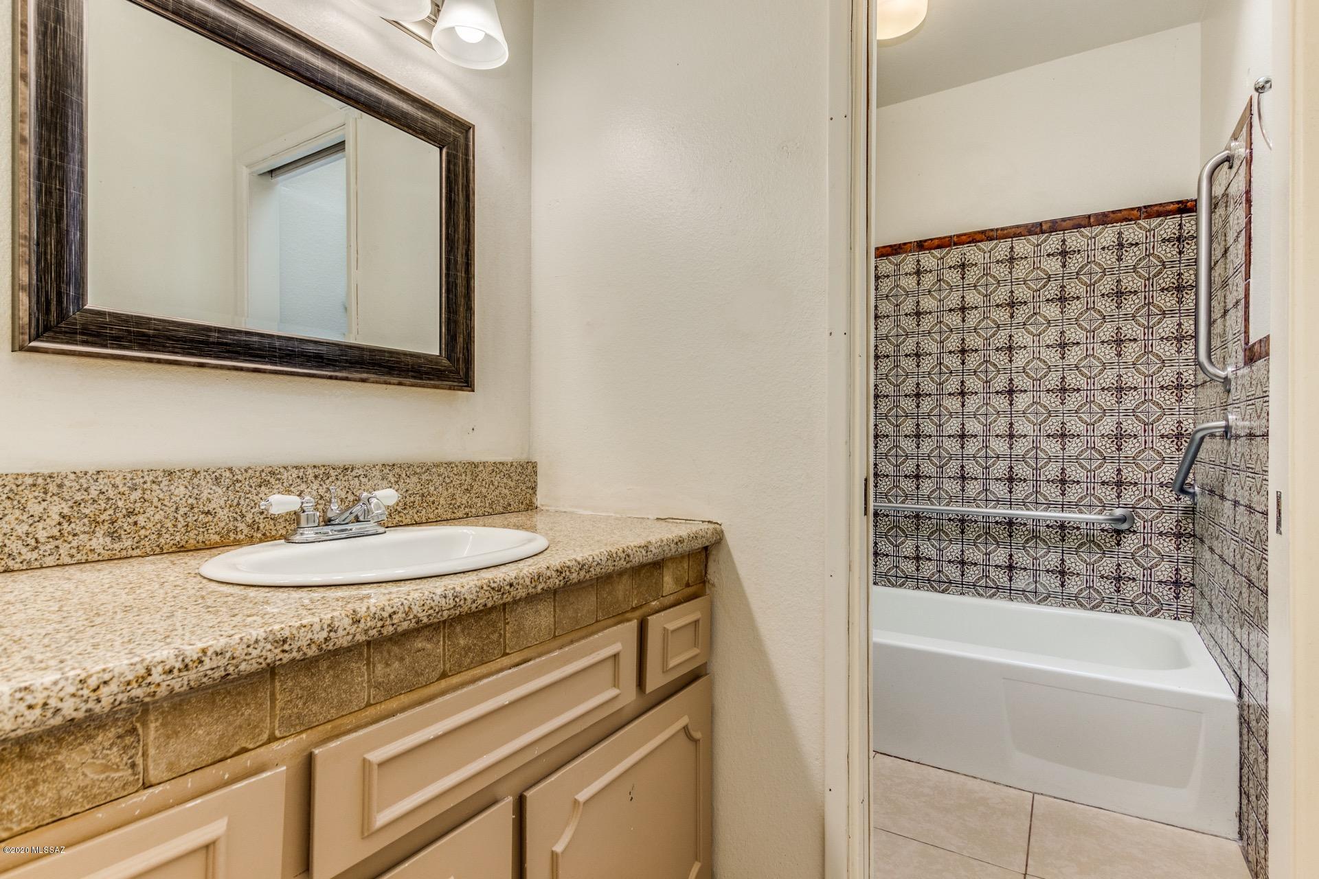 1343 East Fort Lowell Road, Unit D Tucson, AZ 85719 - Photo 18 of 25 Gallery Image 18