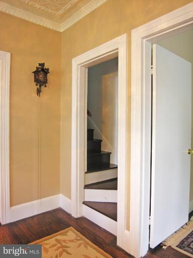 307 Baltimore Road Rockville, MD 20850 - Photo 11 of 18 Staircase