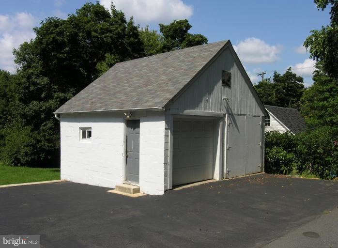307 Baltimore Road Rockville, MD 20850 - Photo 12 of 18 Garage 1