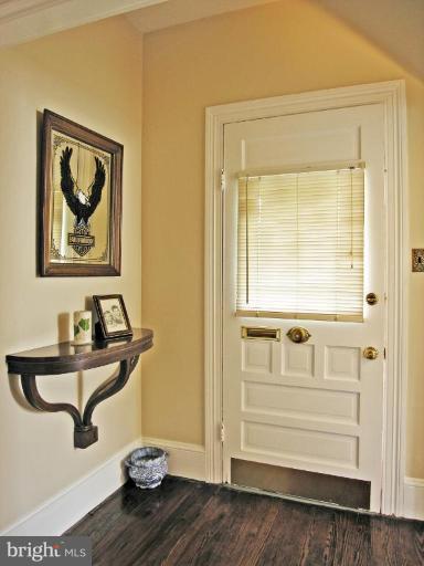 307 Baltimore Road Rockville, MD 20850 - Photo 9 of 18 Entrance / Foyer