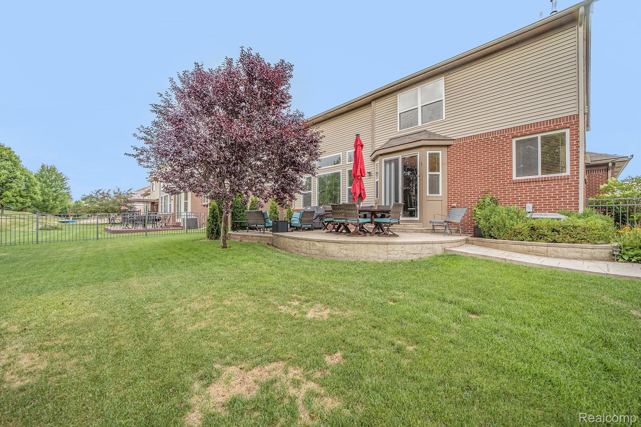 30753 Bradmore Road Warren, MI 48092 - Photo 34 of 38 Nice yard with patio.jpg