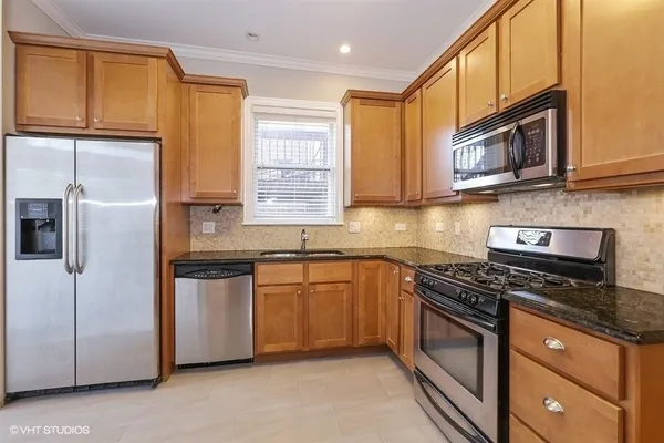 $4,100 | 1538 West George Street, Unit 2, Chicago, IL 60657