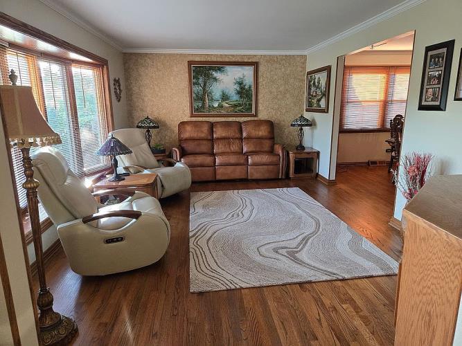 1819 Holly Avenue Darien, IL 60561 - Photo 3 of 10