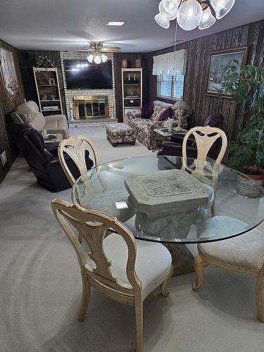 1819 Holly Avenue Darien, IL 60561 - Photo 6 of 10