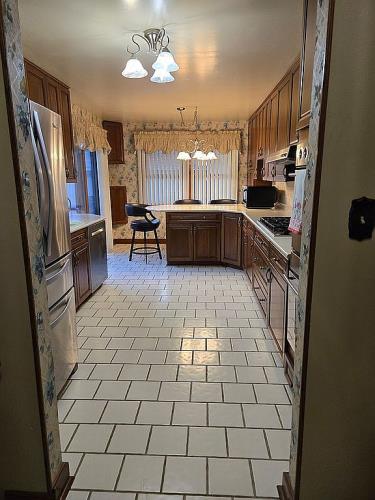 1819 Holly Avenue Darien, IL 60561 - Photo 7 of 10