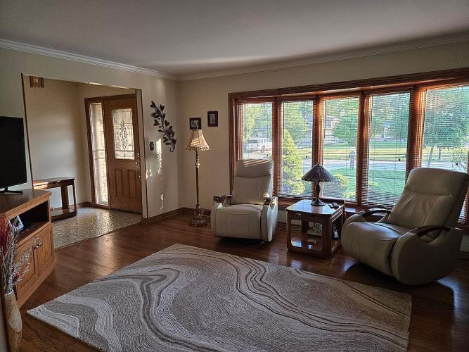 1819 Holly Avenue Darien, IL 60561 - Photo 8 of 10