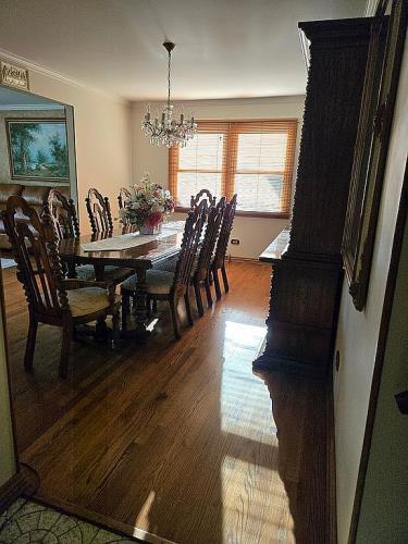 1819 Holly Avenue Darien, IL 60561 - Photo 9 of 10