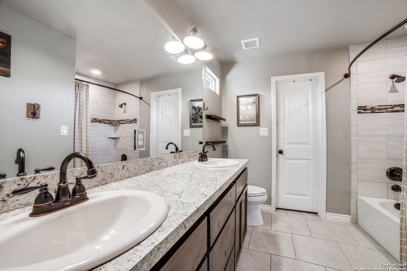 388 Bluff View Drive Spring Branch, TX 78070 - Photo 15 of 25 a bathroom with a tub sink and mirror