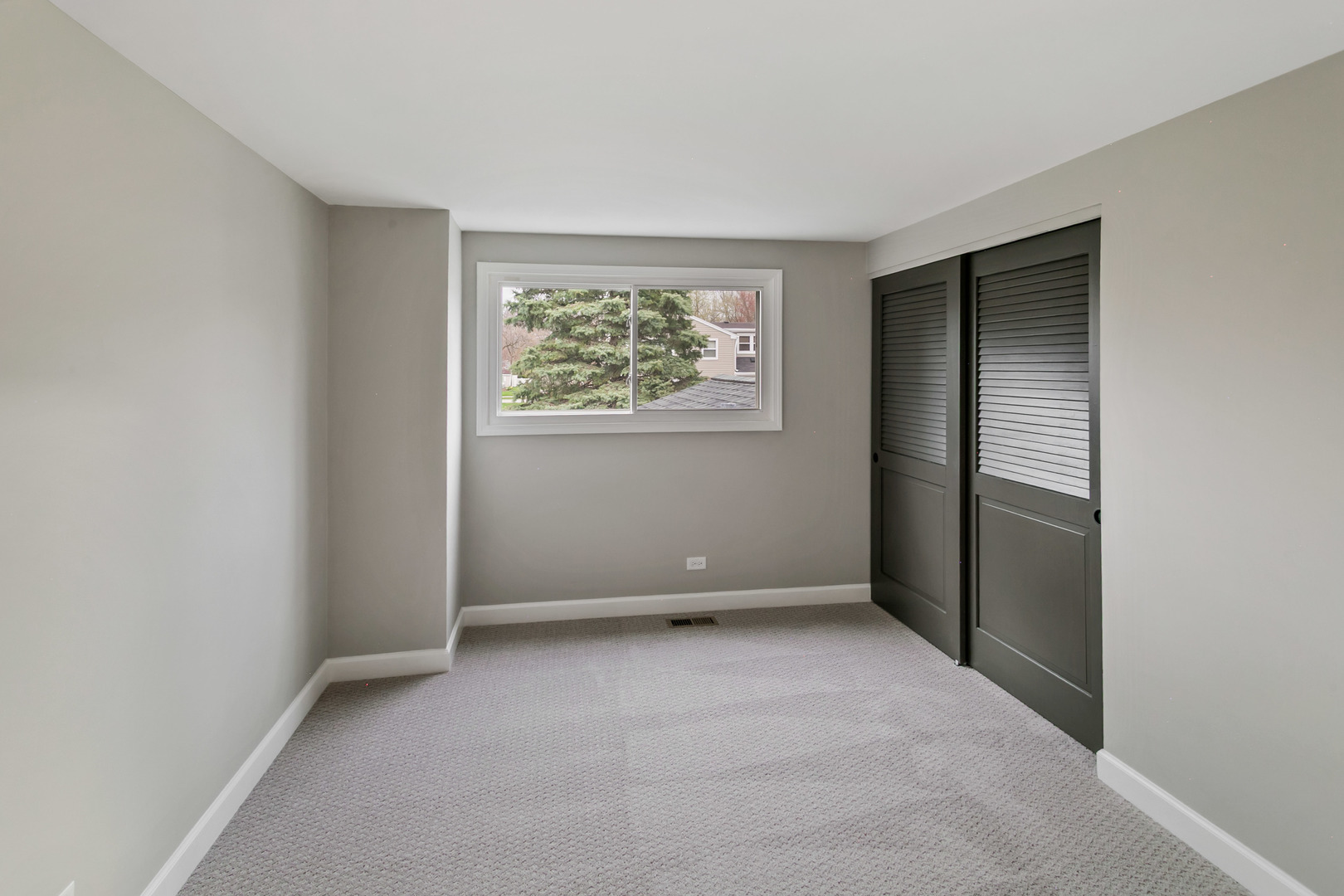 1554 Chickasaw Drive Naperville, IL 60563 - Photo 24 of 32 an empty room with windows