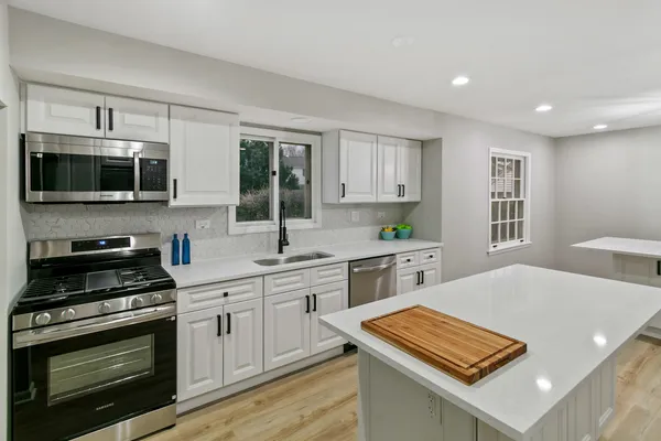 $749,700 | 1554 Chickasaw Drive, Naperville, IL 60563