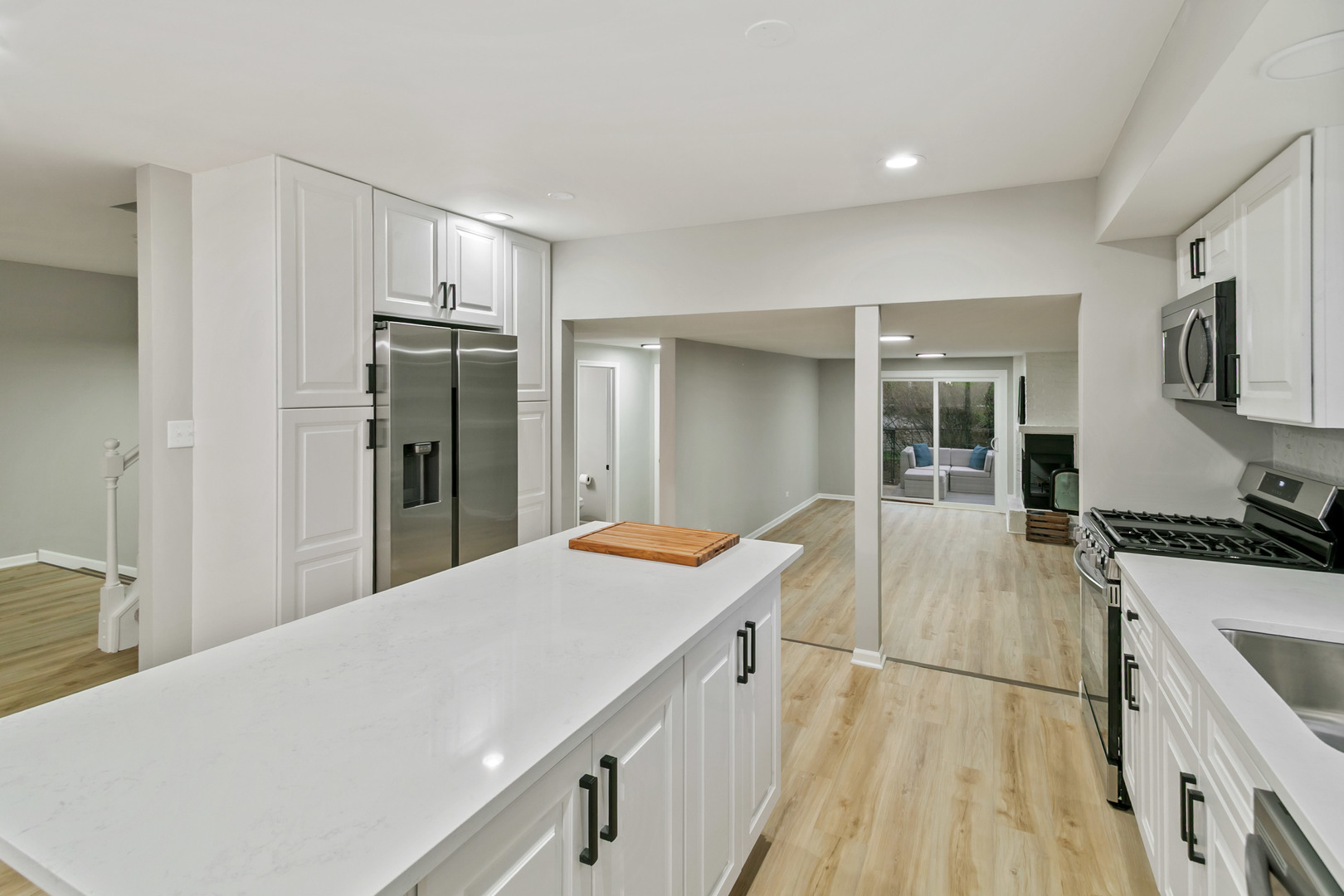 1554 Chickasaw Drive Naperville, IL 60563 - Photo 9 of 32 a very nice looking kitchen with a large window