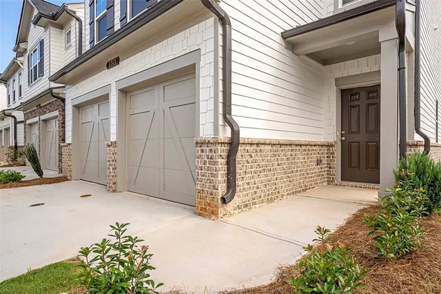 a view of a house with a outdoor space