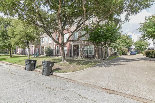 $2,699 | 1729 Tuam Street, Houston, TX 77004