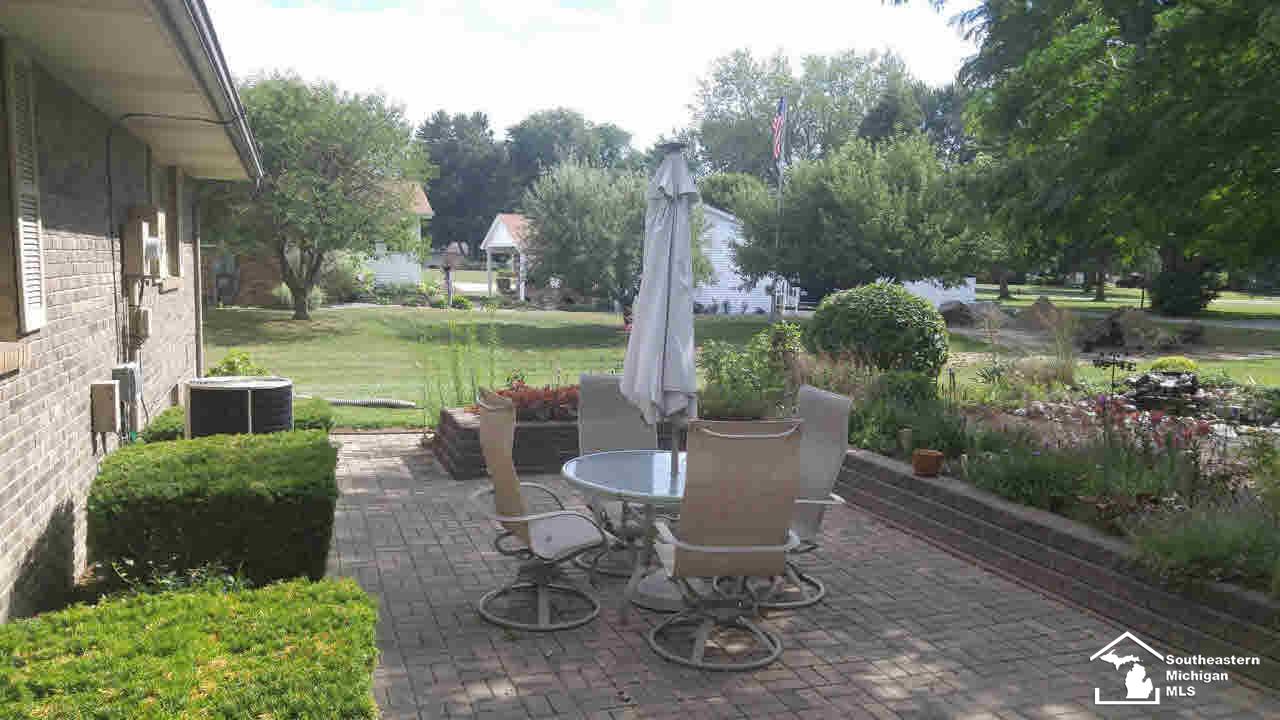10505 Grafton Road Carleton, MI 48117 - Photo 13 of 34 Patio