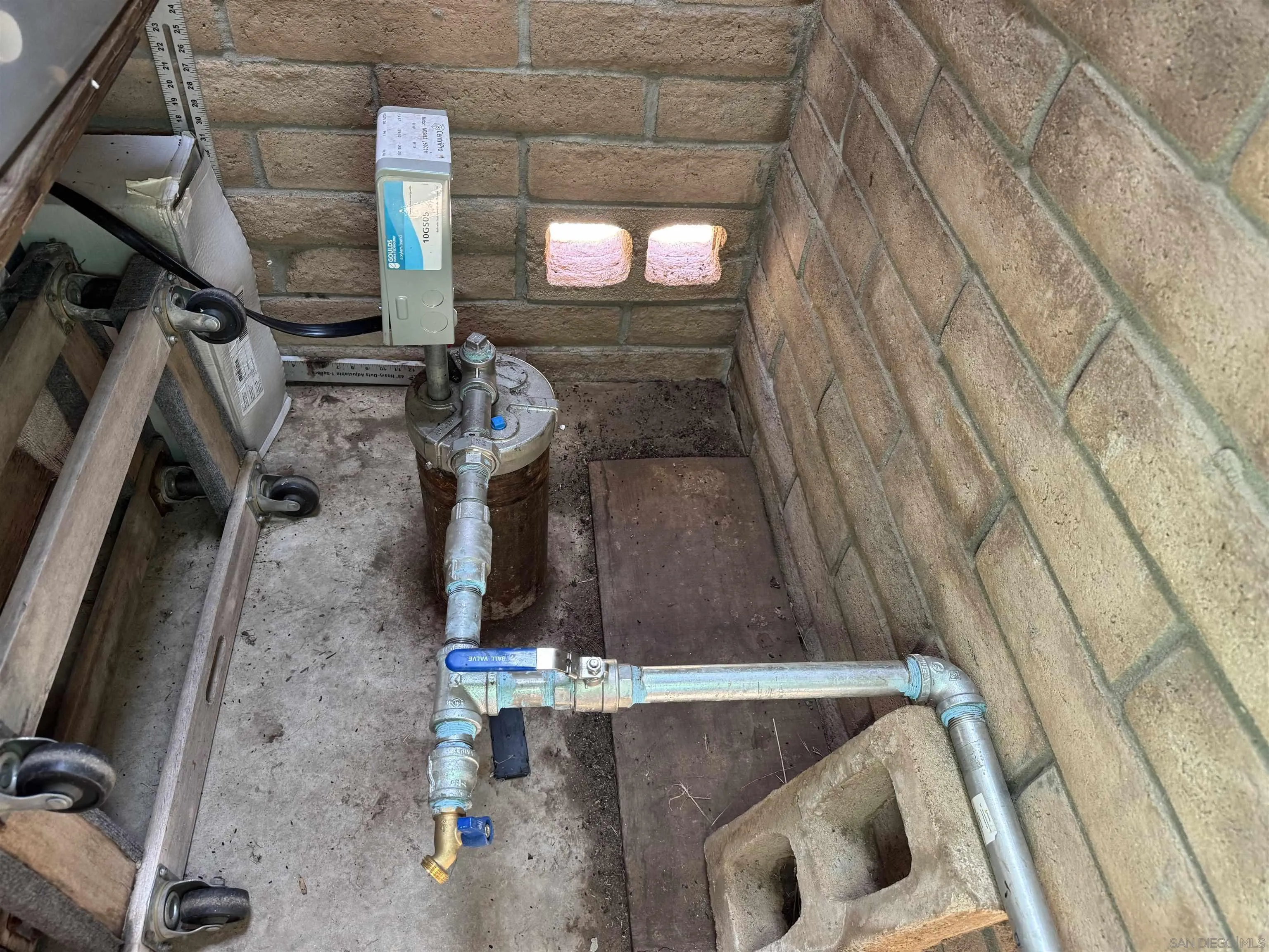 5750 Forest Meadow Road, Unit 1 Julian, CA 92036 - Photo 19 of 36 a view of entryway