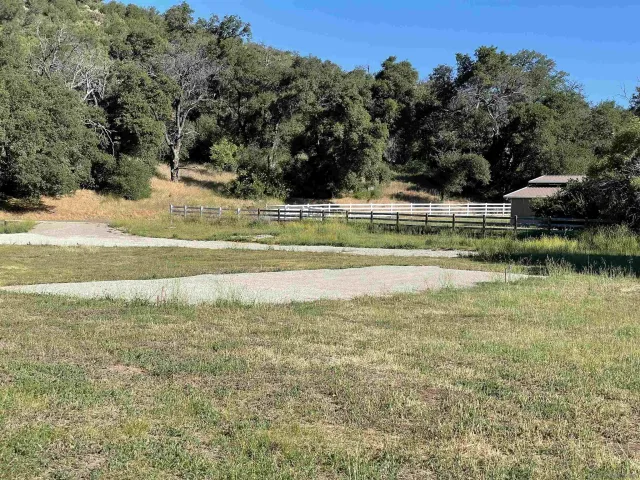 a view of a yard with a house