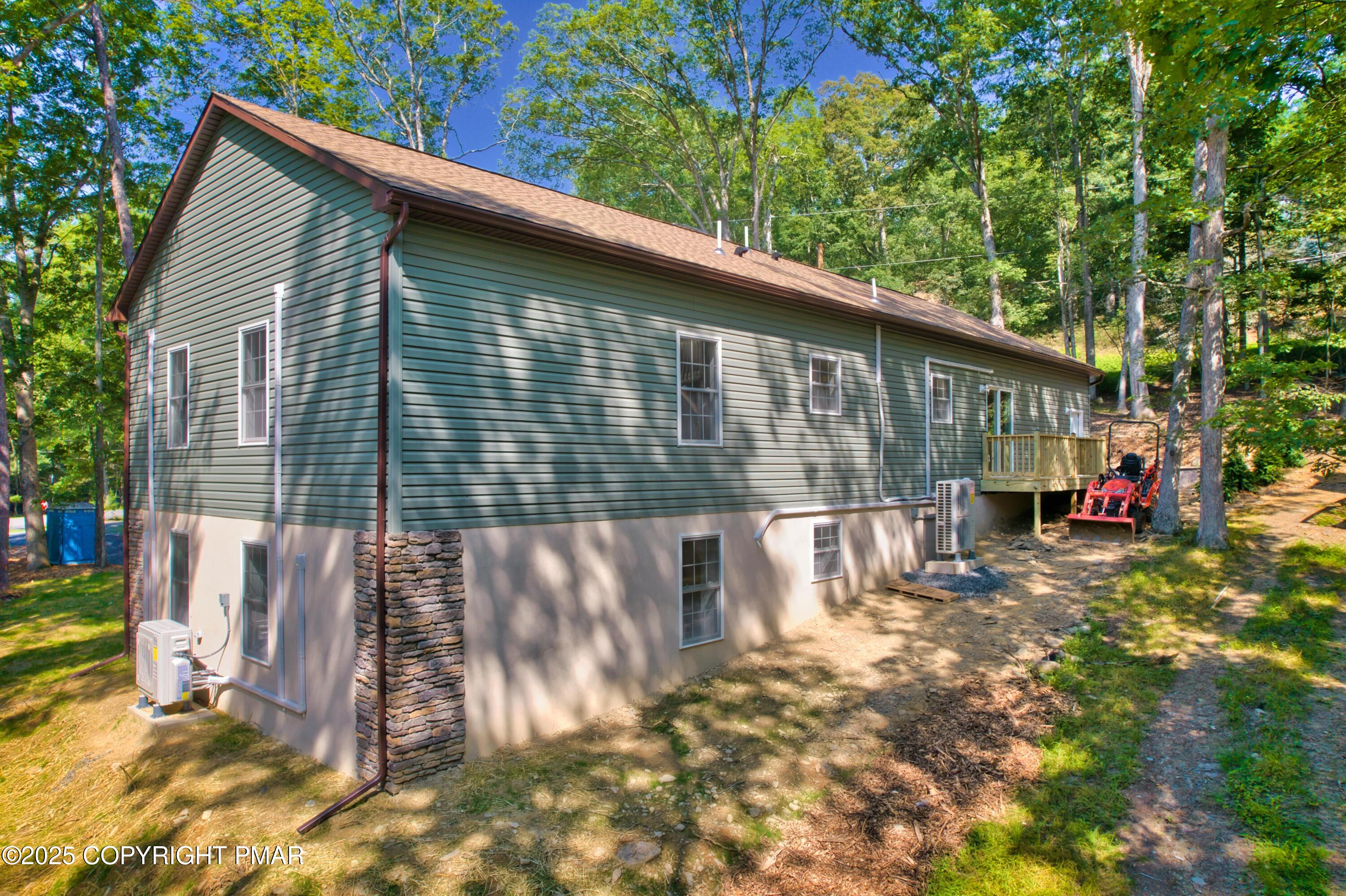 269 Stafford Drive Bushkill, PA 18324 - Photo 13 of 43 DJI_0115
