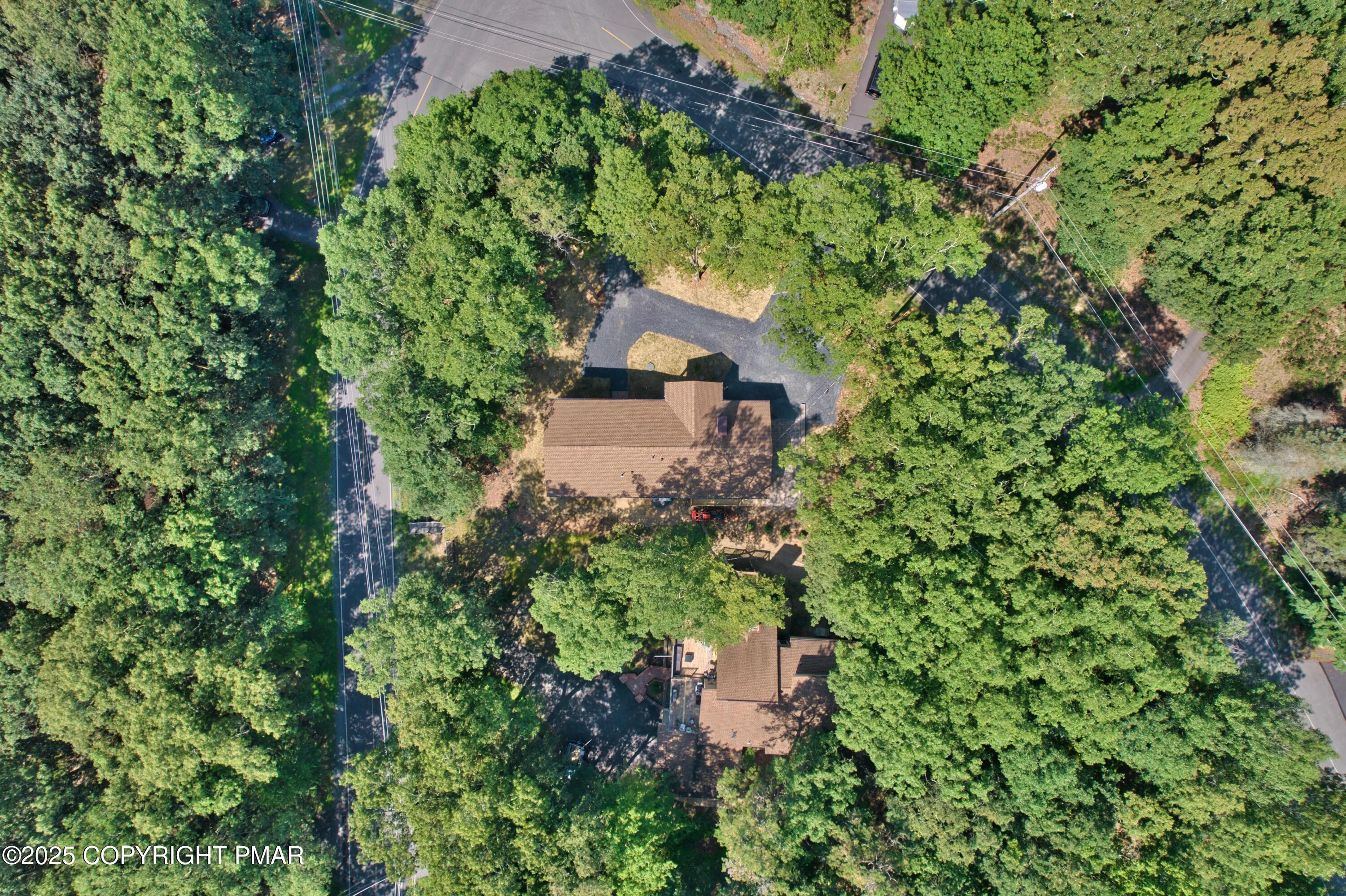 269 Stafford Drive Bushkill, PA 18324 - Photo 40 of 42 an aerial view of a house with a yard