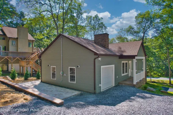 a view of back yard of the house