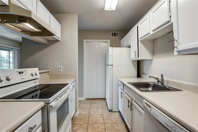 $975 | 18333 Roehampton Drive, Unit 238, Dallas, TX 75252