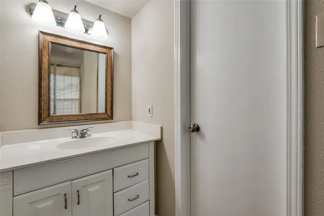 $975 | 18333 Roehampton Drive, Unit 238, Dallas, TX 75252