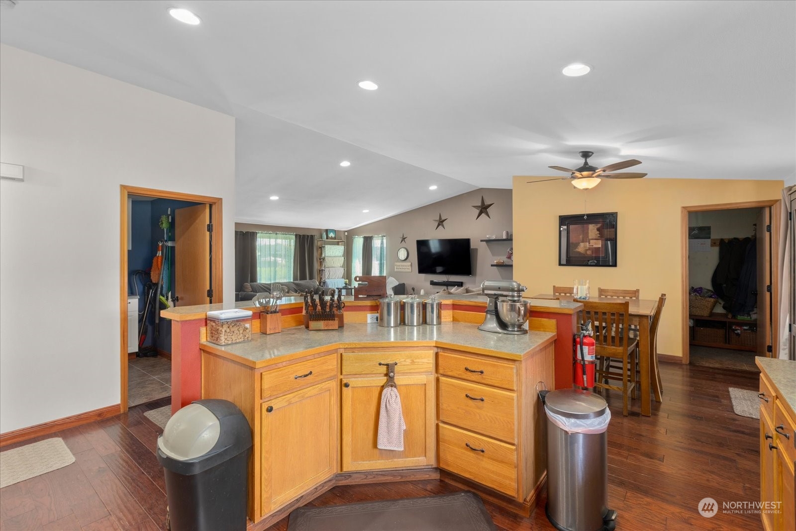 366 Twin Oaks Road Chehalis, WA 98532 - Photo 12 of 40 a kitchen with stainless steel appliances granite countertop a sink and cabinets
