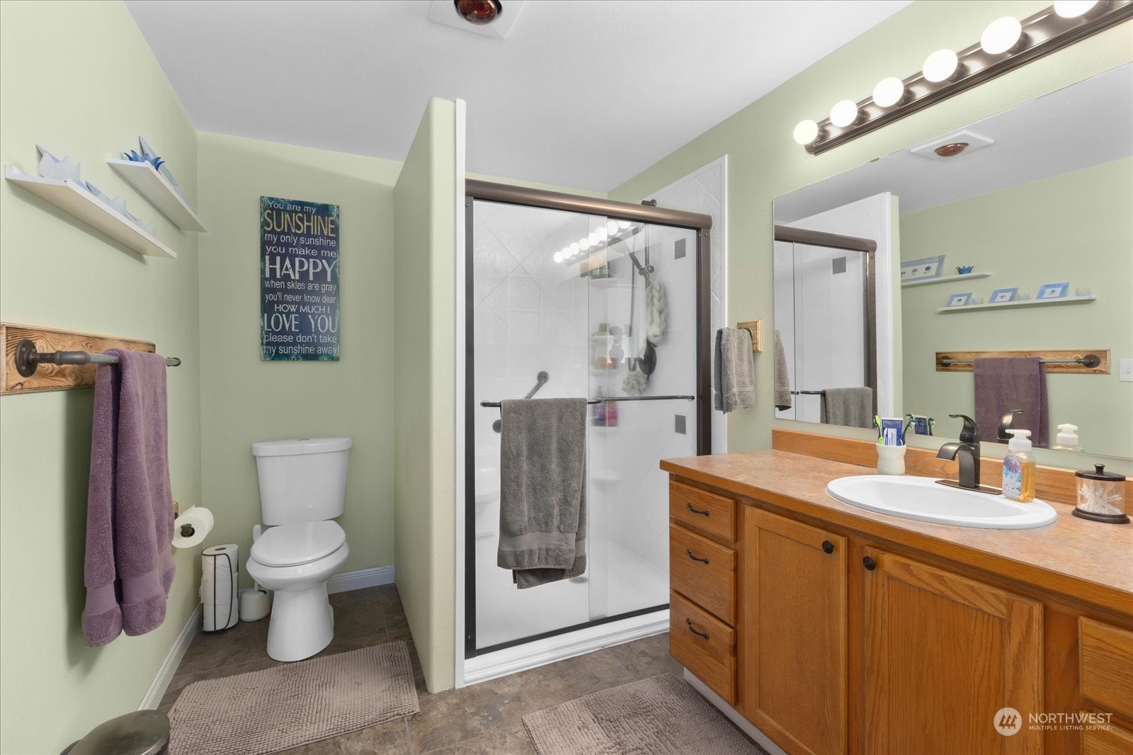 366 Twin Oaks Road Chehalis, WA 98532 - Photo 15 of 40 a bathroom with a toilet sink and mirror