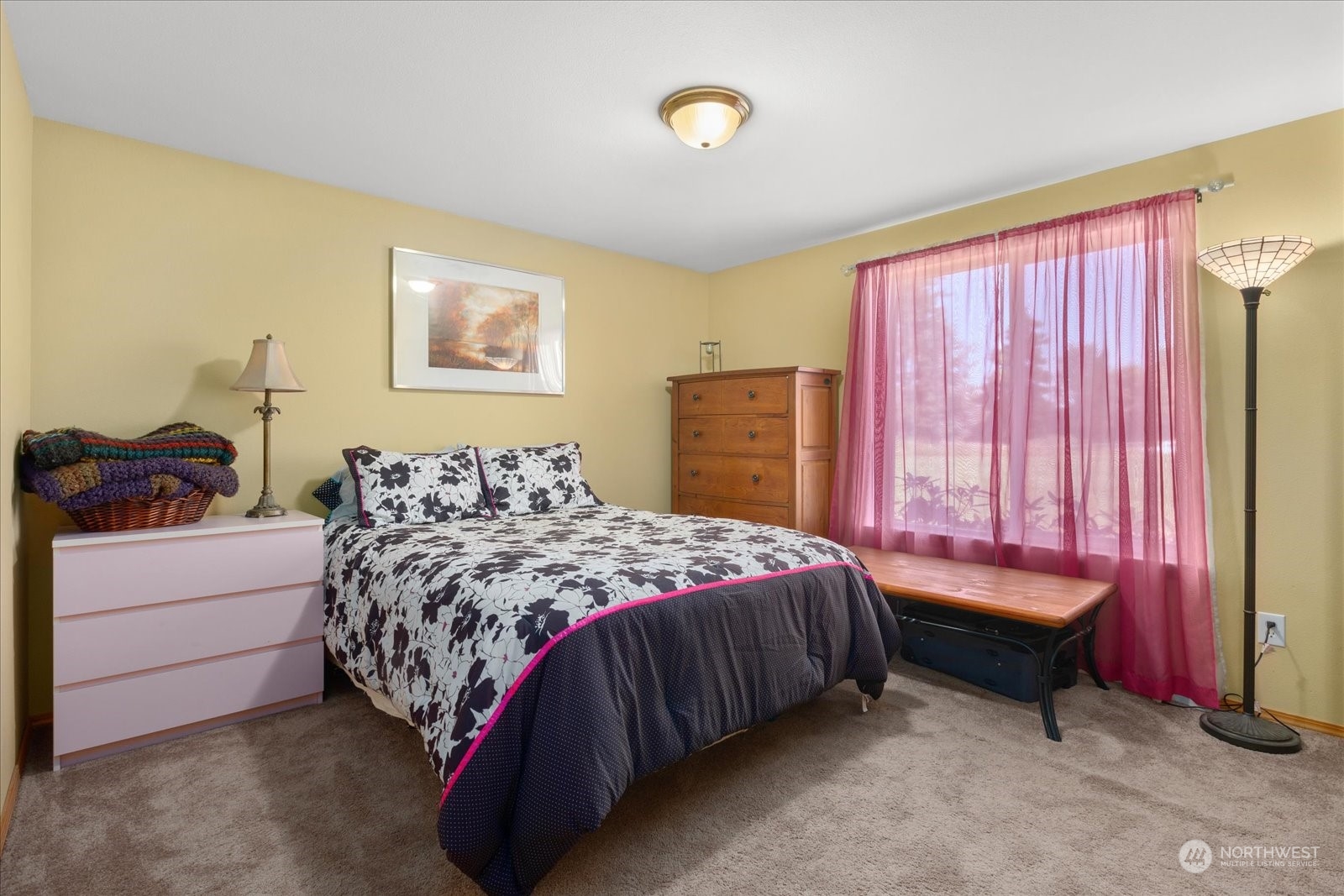366 Twin Oaks Road Chehalis, WA 98532 - Photo 18 of 40 a bedroom with a bed and a window