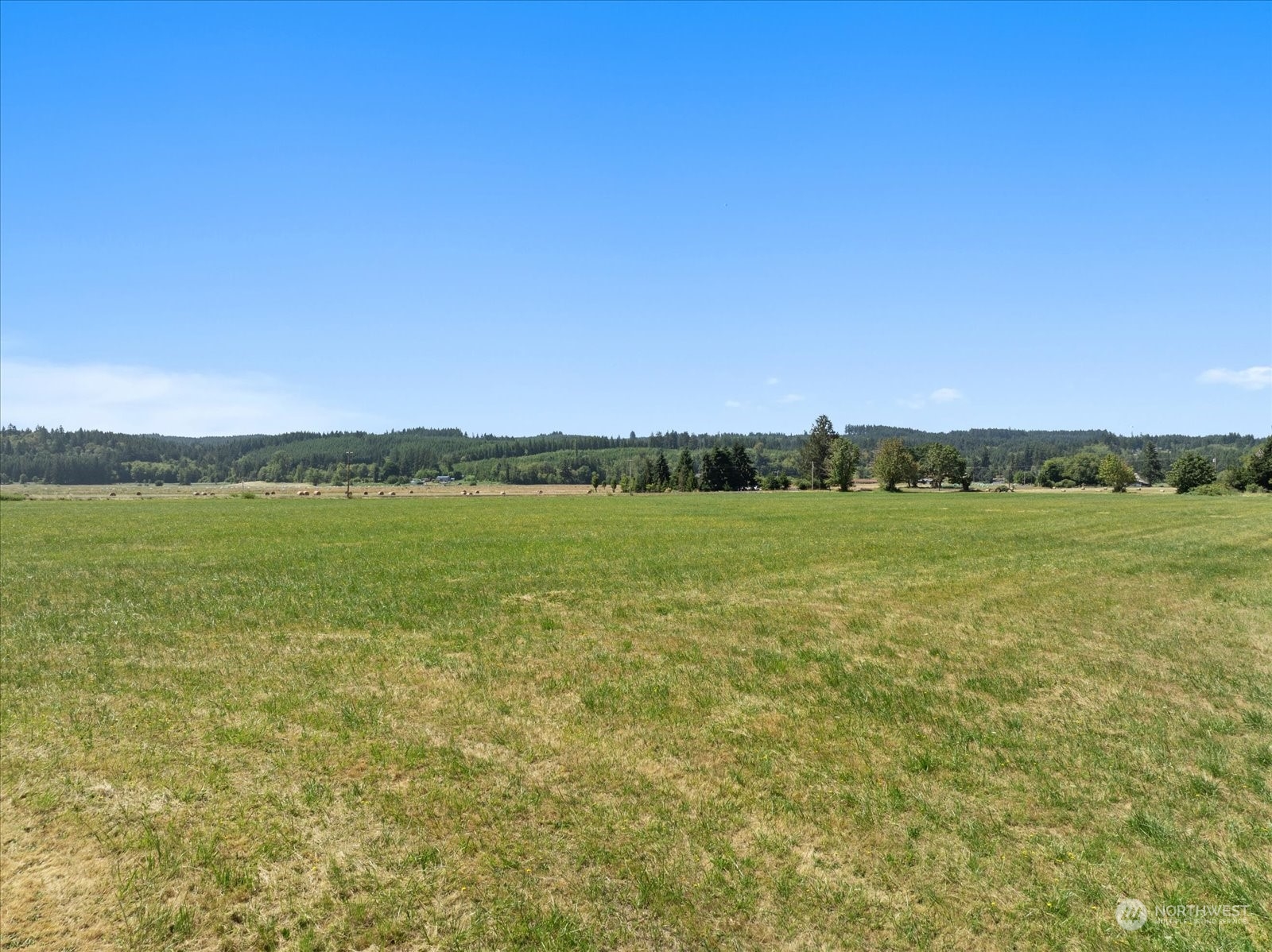 366 Twin Oaks Road Chehalis, WA 98532 - Photo 34 of 40 a view of a city with an ocean