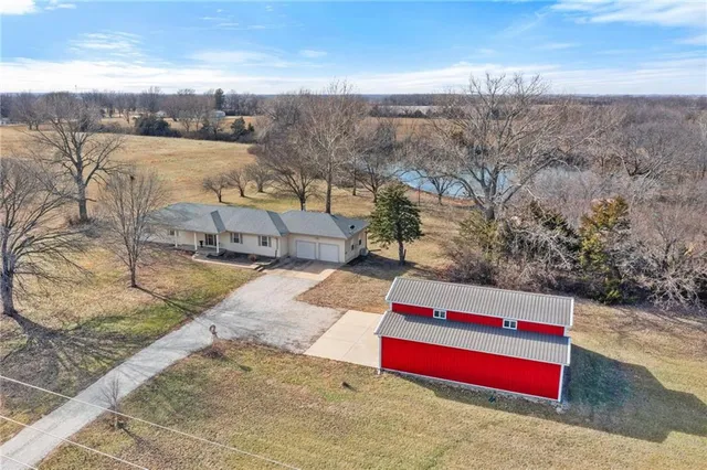 $500,000 | 26930 Metcalf Road, Louisburg, KS 66053