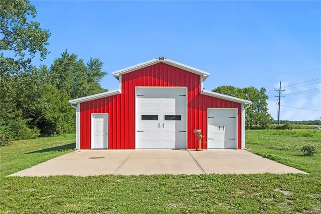 $500,000 | 26930 Metcalf Road, Louisburg, KS 66053