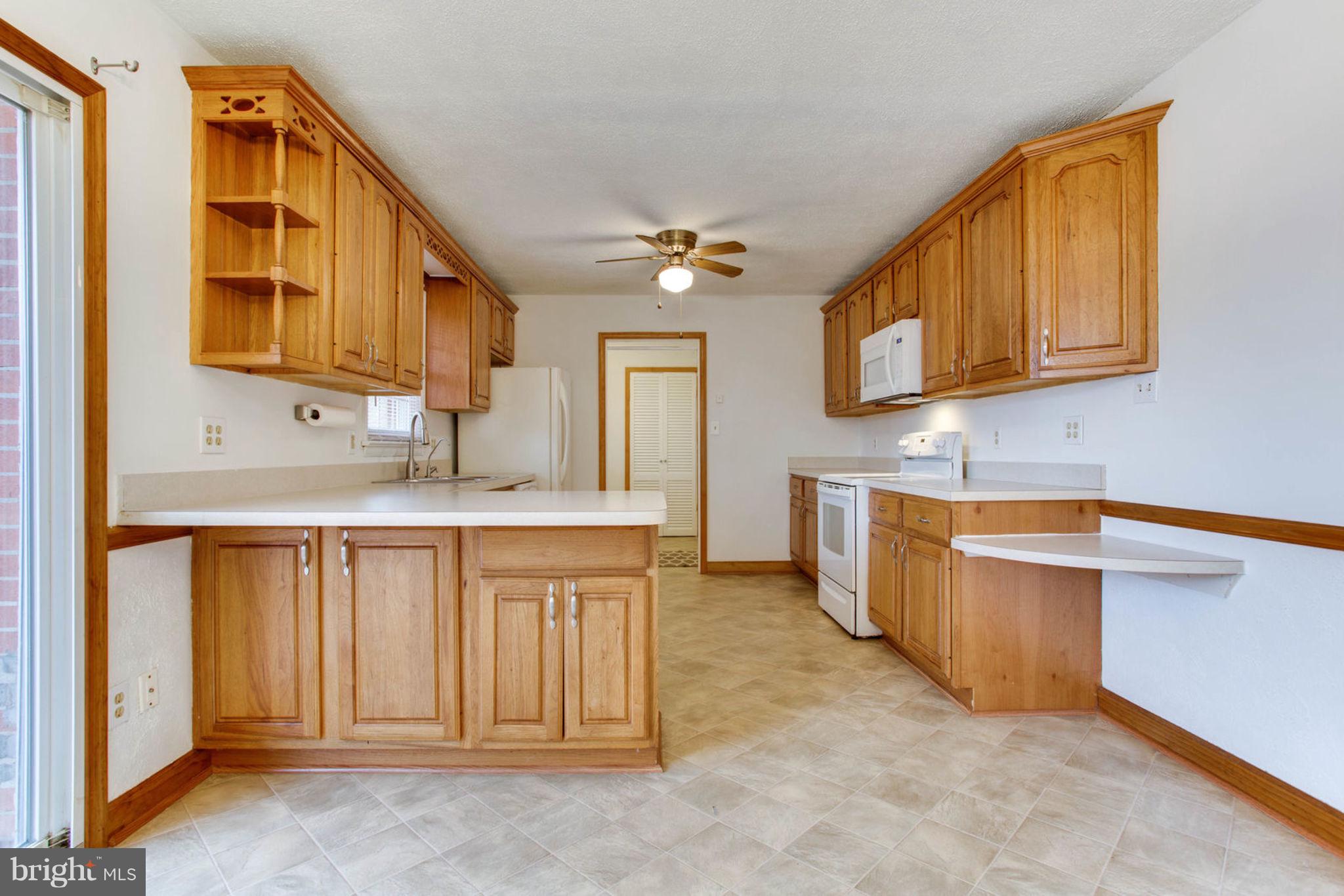 8001 Ronald Road Manassas, VA 20112 - Photo 14 of 50 Clean, Bright, and Lots of Cabinet Space