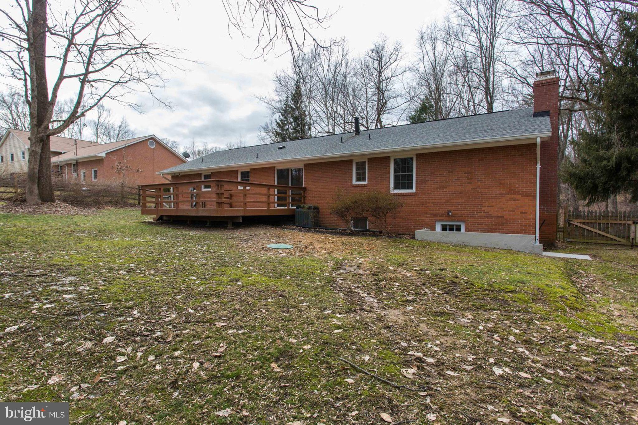 8001 Ronald Road Manassas, VA 20112 - Photo 44 of 50 Rear Exterior of Home. Big yard and deck!