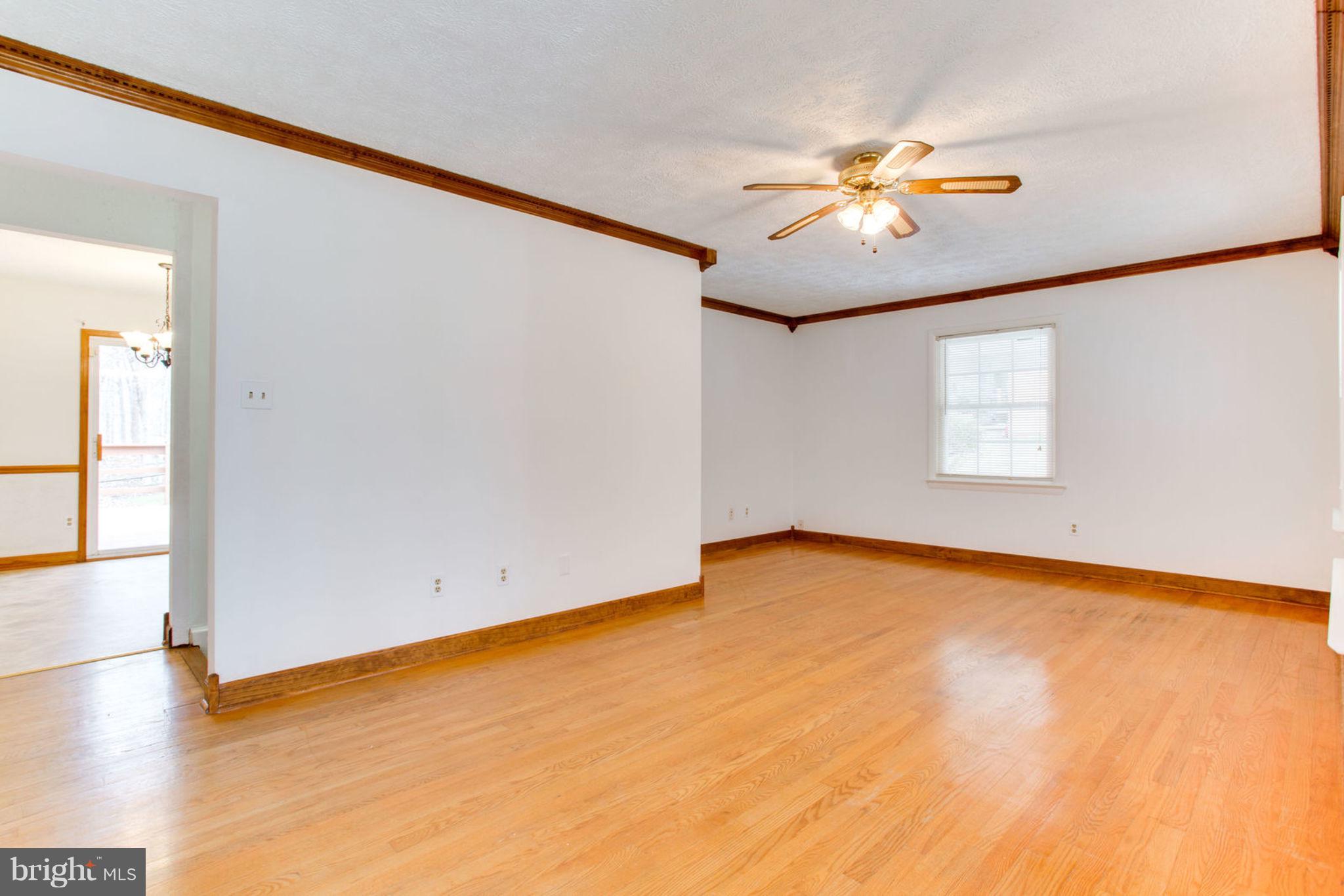 8001 Ronald Road Manassas, VA 20112 - Photo 8 of 50 Family Room off of Kitchen