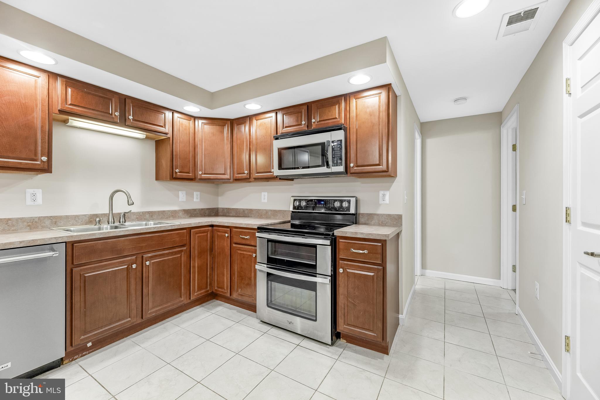 11432 Rawhide Road Lusby, MD 20657 - Photo 20 of 32 Double Oven Range