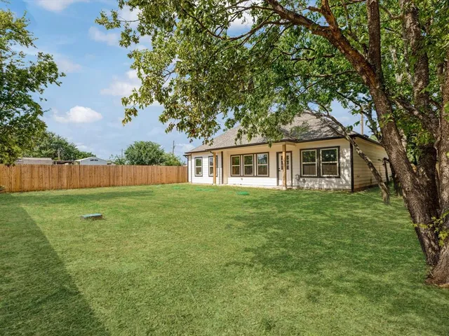 a view of a house with a backyard