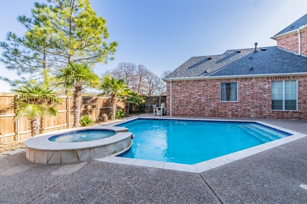 1004 Drake Drive Euless, TX 76039 - Photo 5 of 6