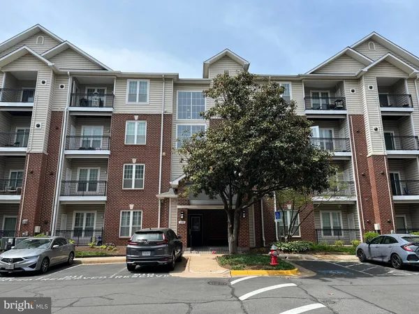 $1,950 | 1570 Spring Gate Dr., Unit 7109, McLean, VA 22102