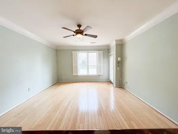 $1,950 | 1570 Spring Gate Dr., Unit 7109, McLean, VA 22102
