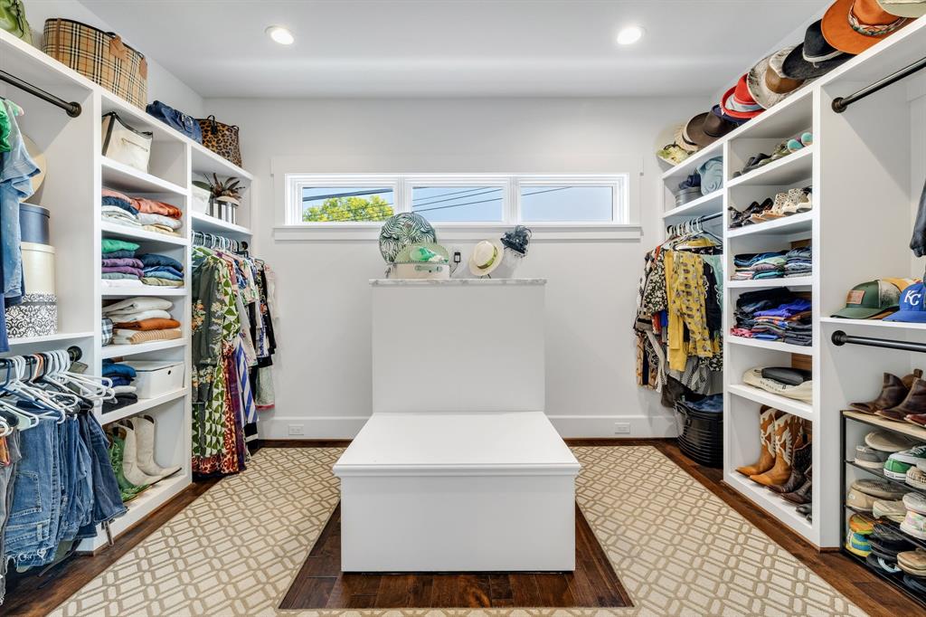 6842 Merrilee Lane Dallas, TX 75214 - Photo 30 of 40 Primary Closet