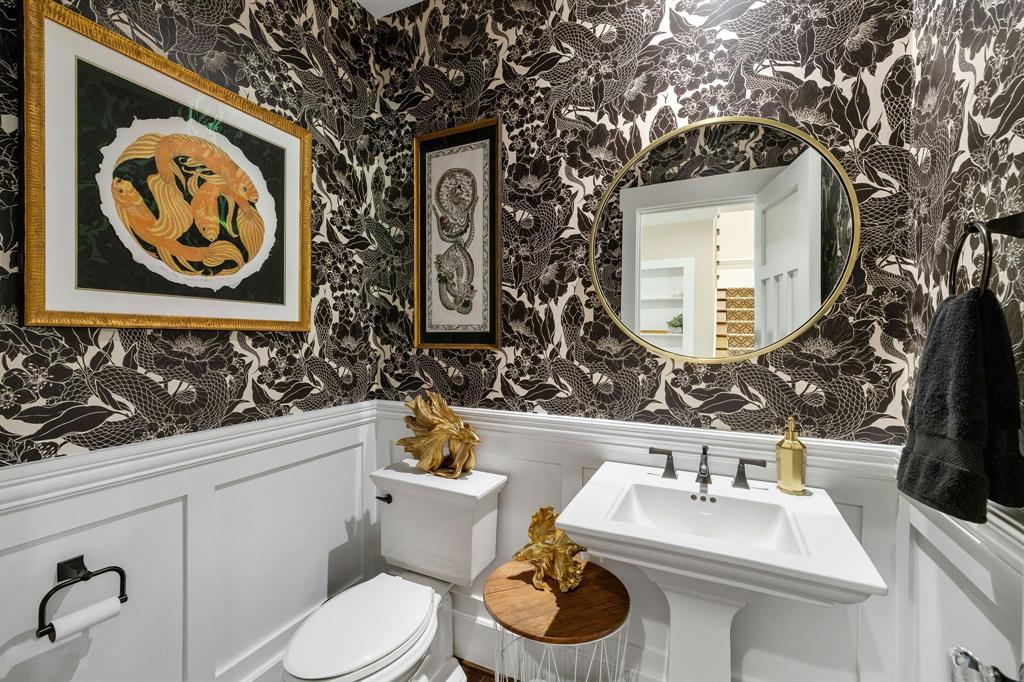 6842 Merrilee Lane Dallas, TX 75214 - Photo 8 of 40 Half Bath