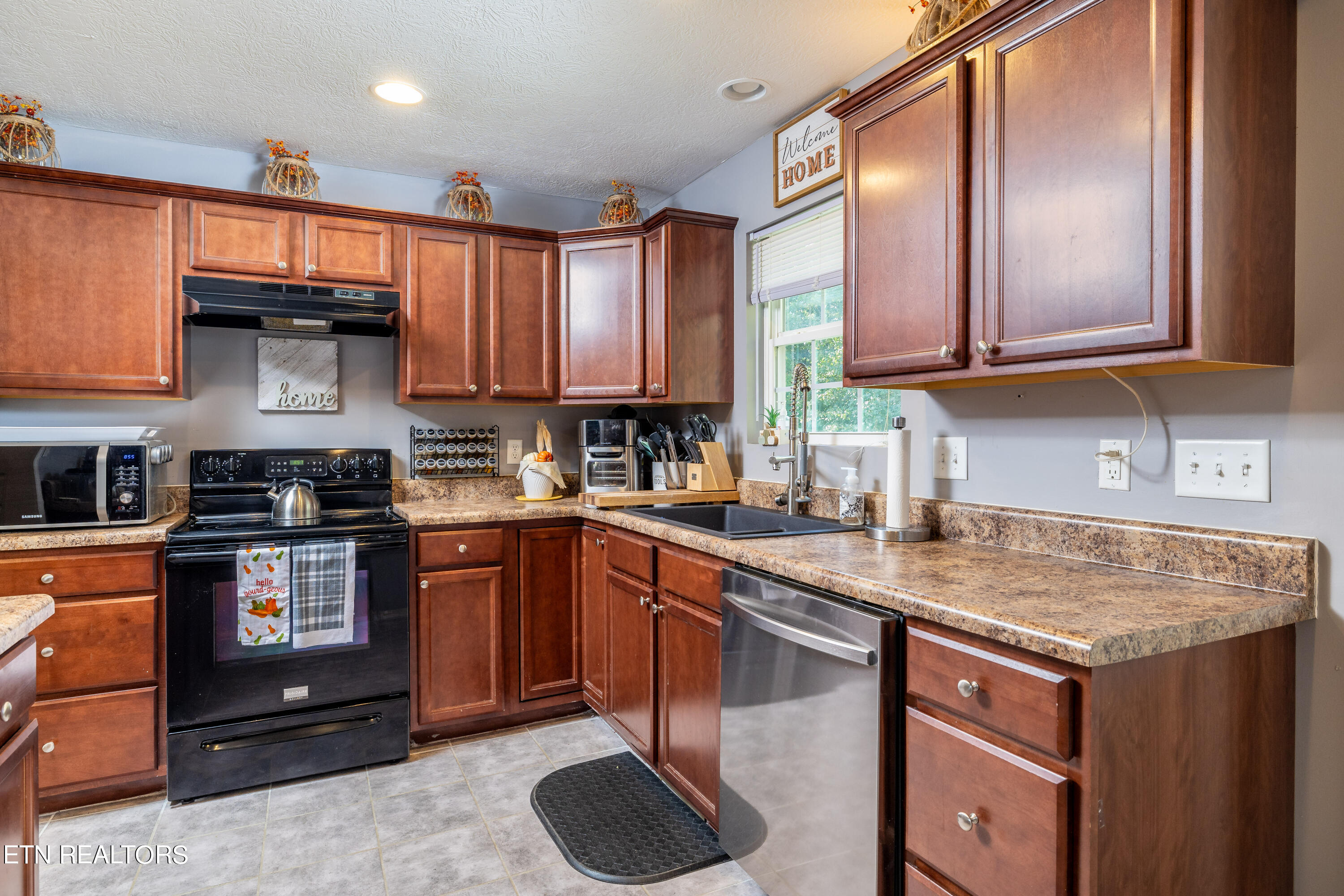 1719 Middlesettlements Road Maryville, TN 37801 - Photo 16 of 38 Updated kitchen