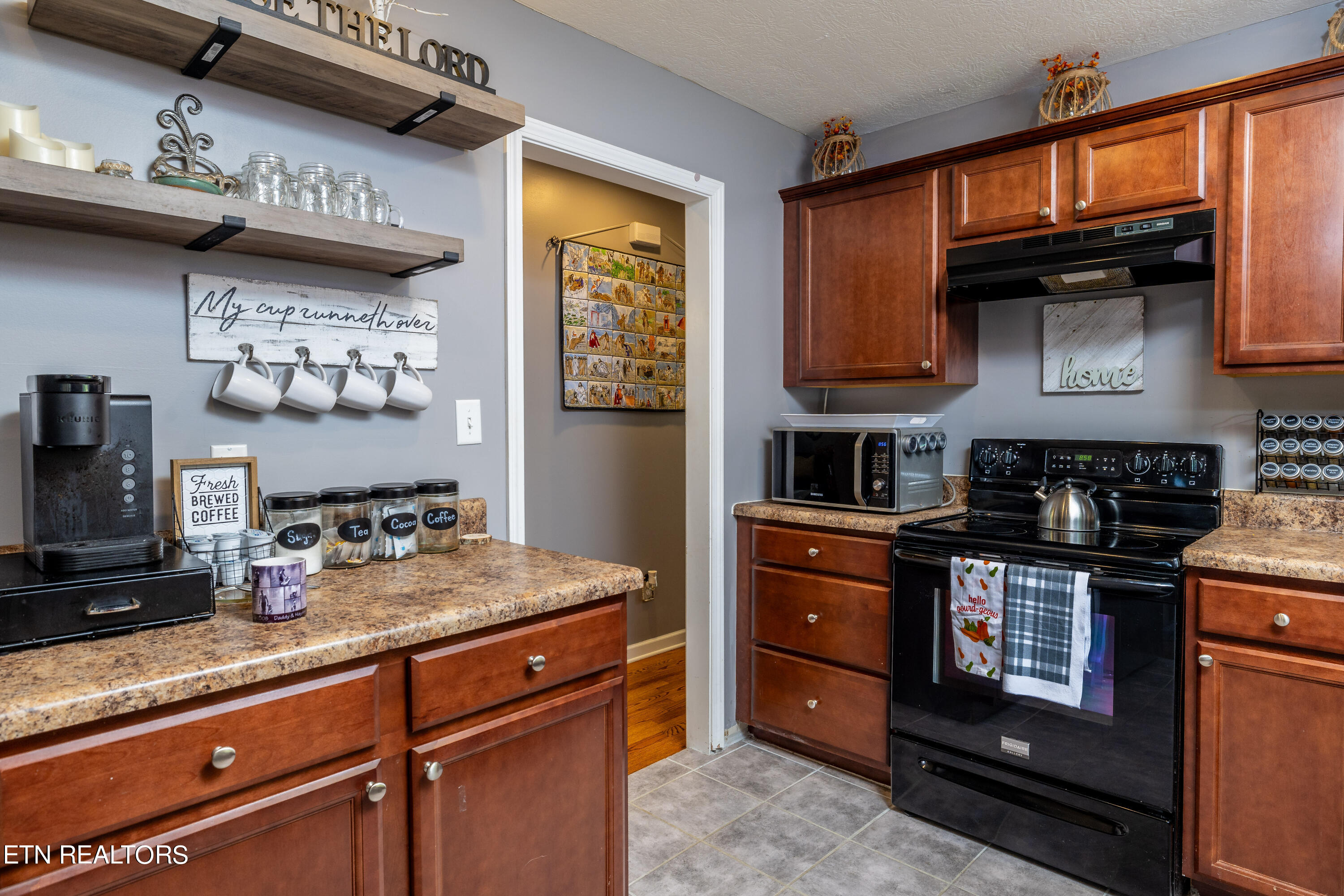 1719 Middlesettlements Road Maryville, TN 37801 - Photo 18 of 38 new open shelve cabinetry