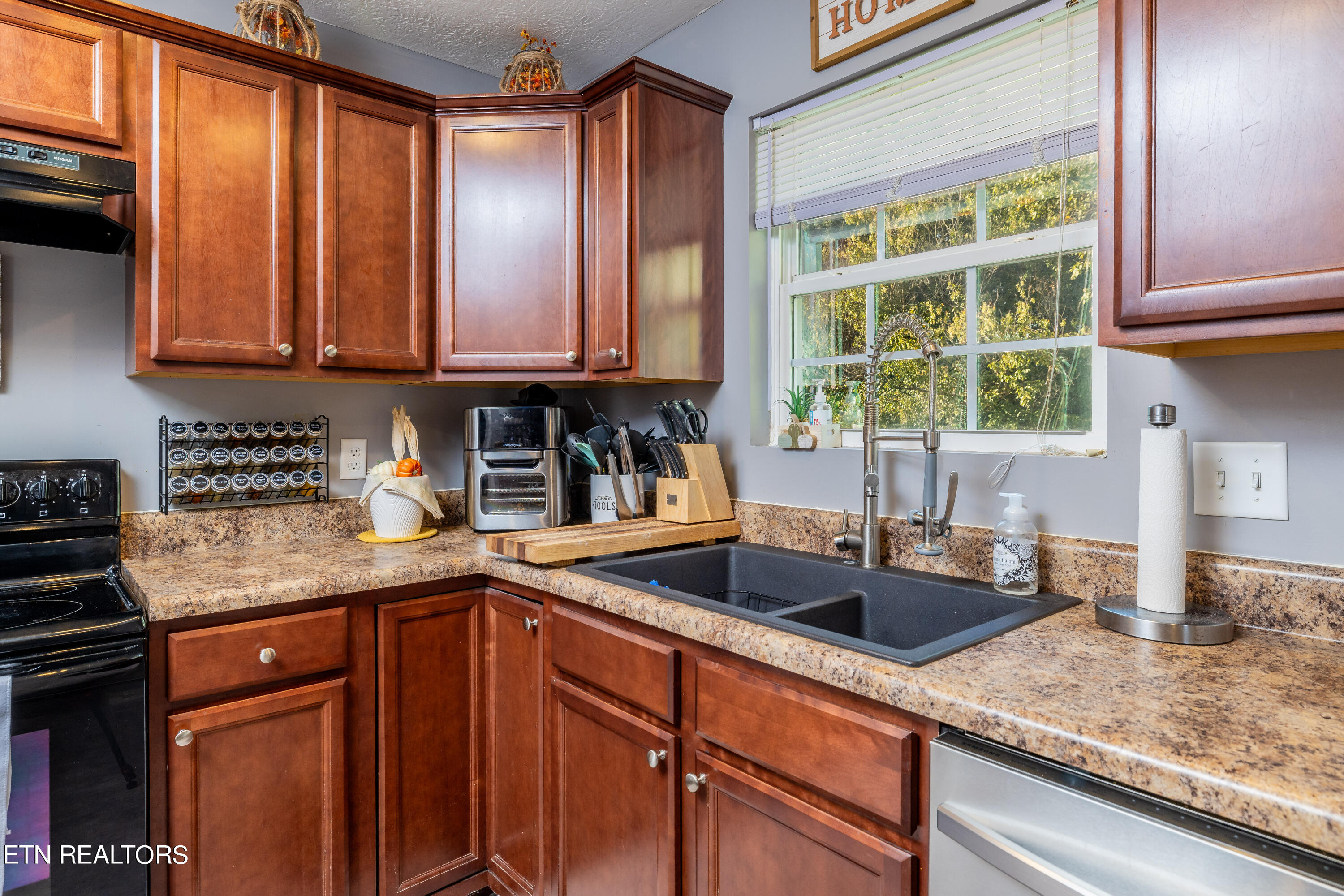 1719 Middlesettlements Road Maryville, TN 37801 - Photo 19 of 38 new granite sink in 2023