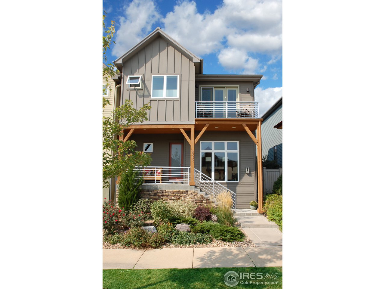 a house view with a outdoor space