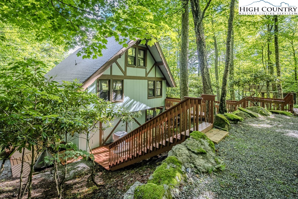 910 Charter Hills Road Beech Mountain, NC 28604 - Photo 4 of 39 Gallery Image 4